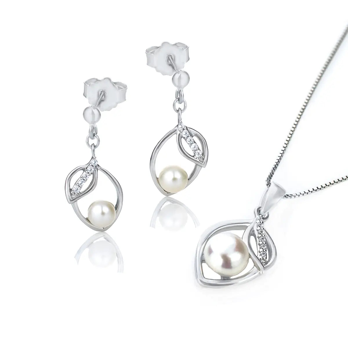 Silver Necklace with River Pearl Leaf Design