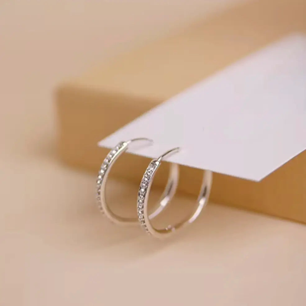 Фини халки с кристален акцент и 18К бяло златно покритие