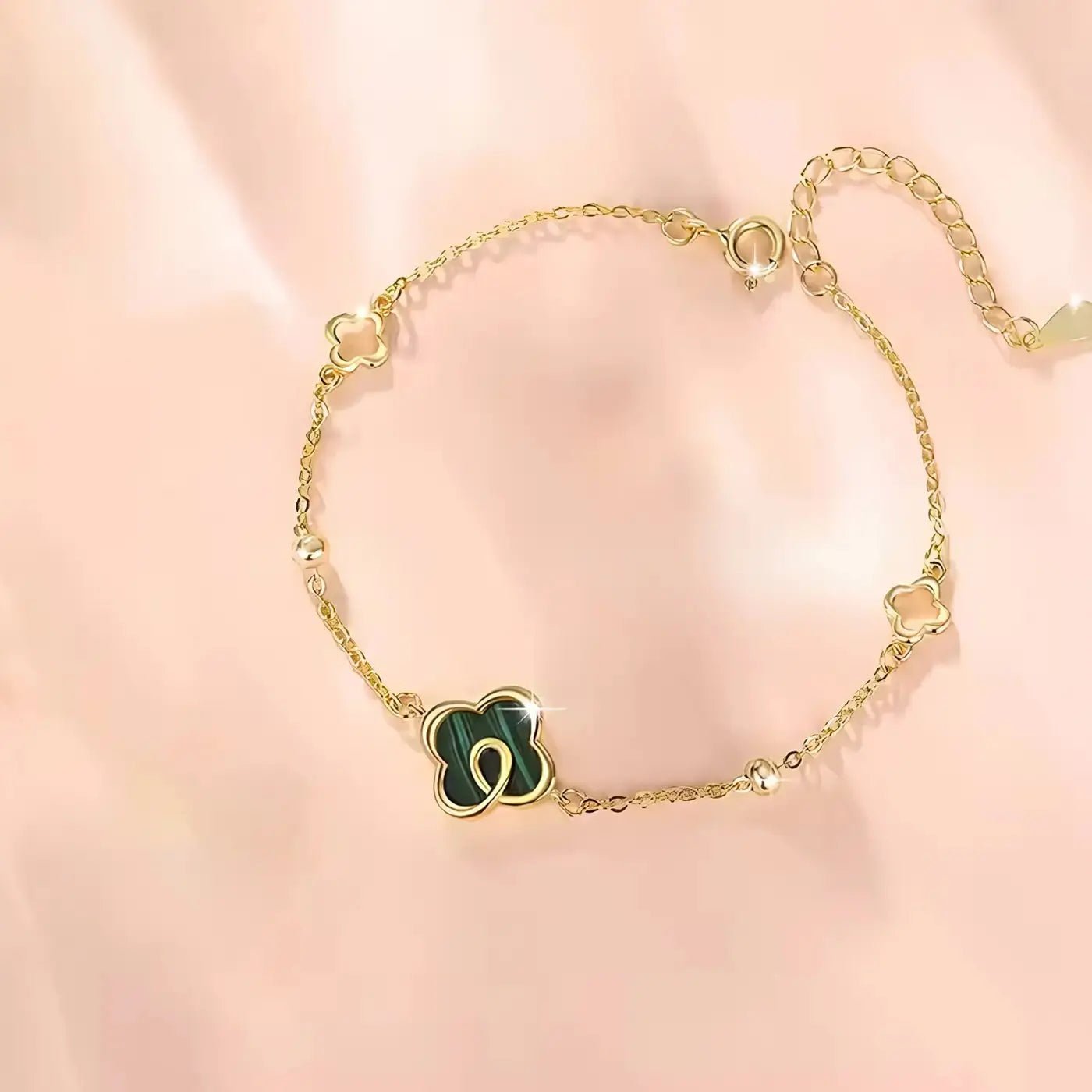 Дамска гривна със седеф Дизайн на четирилистна детелина – by Crystal Pro Jewellery