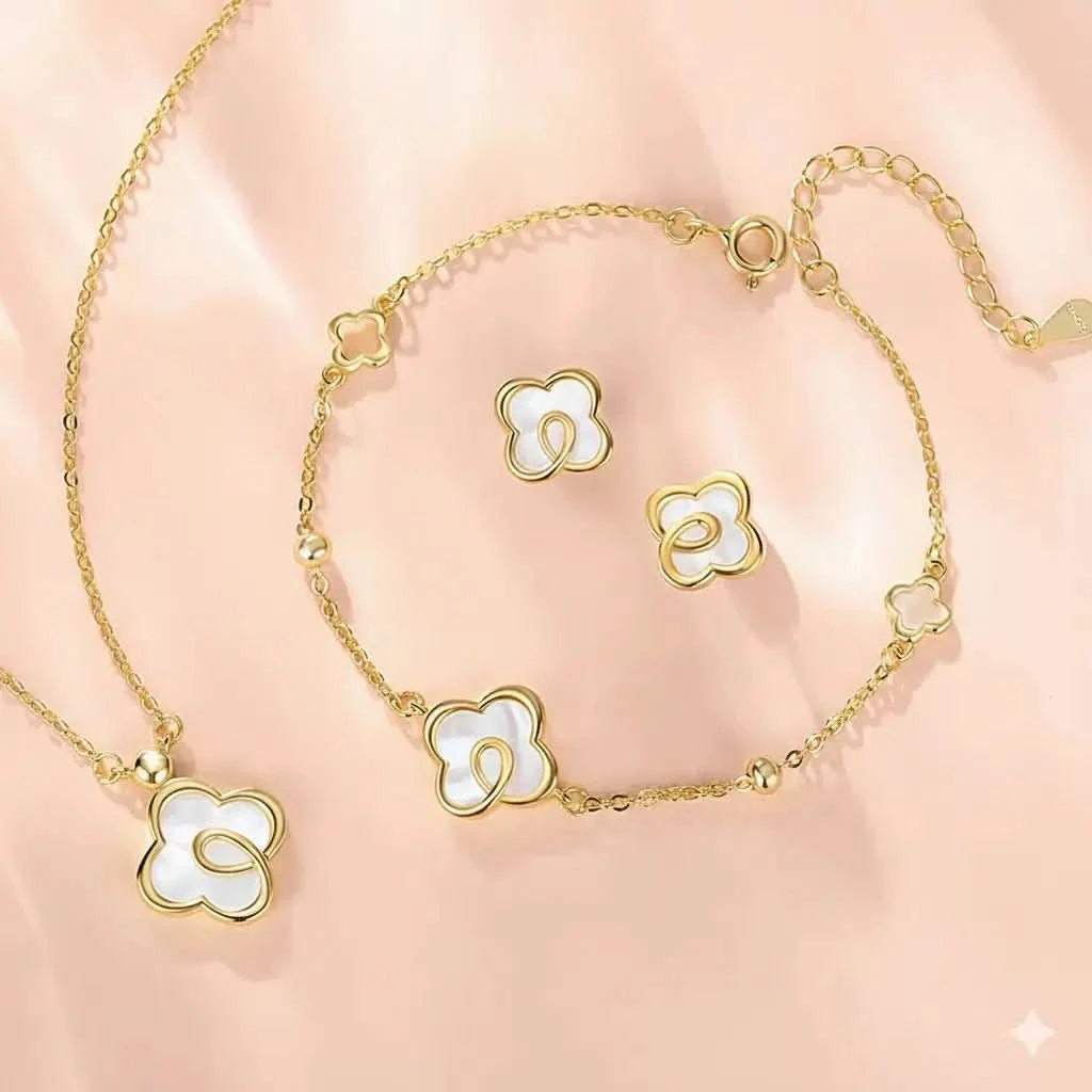 Дамска гривна със седеф Дизайн на четирилистна детелина – by Crystal Pro Jewellery