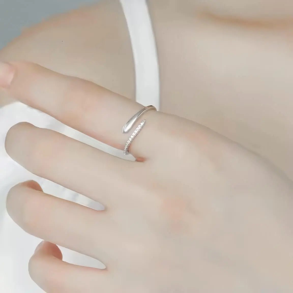 Дамски сребърен пръстен регулируем фино бижу – by Crystal Pro Jewellery