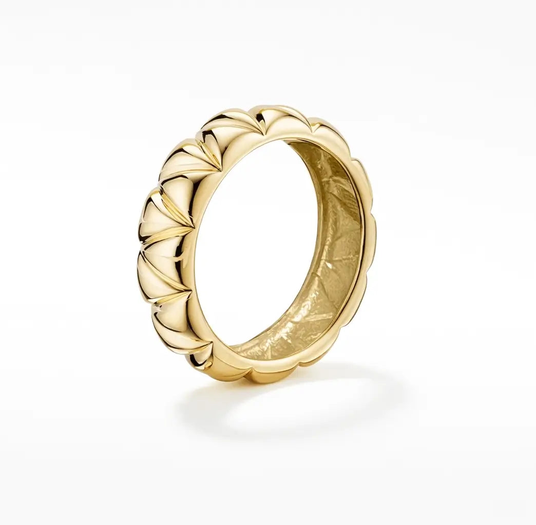 Елегантен винтидж пръстен от позлатено сребро 925 с куполовиден дизайн без камъни, любим модел сред минималистичните бижута