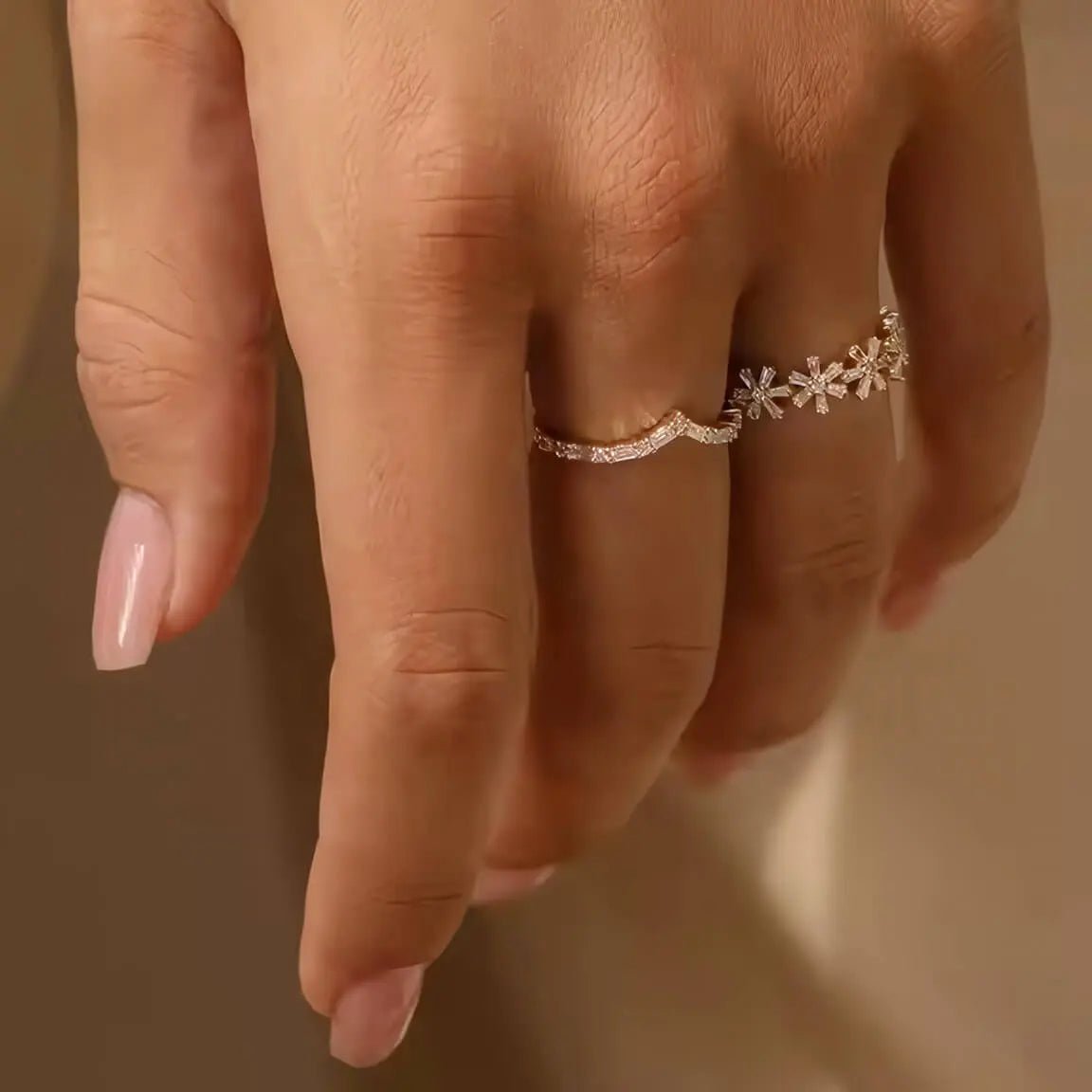 Изящен сребърен пръстен с V - образен дизайн – by Crystal Pro Jewellery