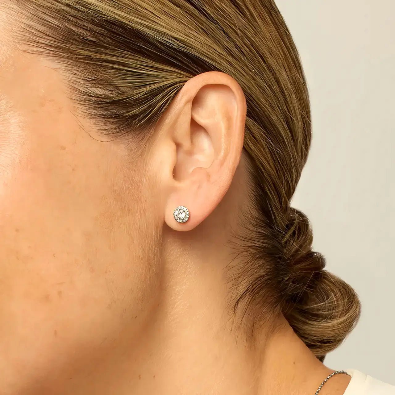 Кръгли Сребърни Обици с цирконии – by Crystal Pro Jewellery