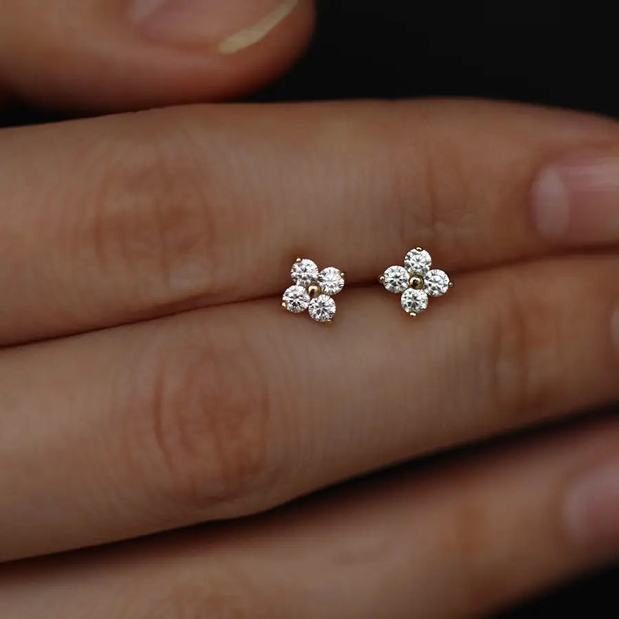 Малки обици детелина от сребро със златно покритие