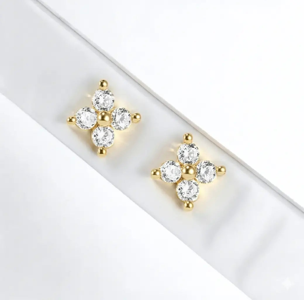 Малки сребърни обици детелина с циркони и позлата