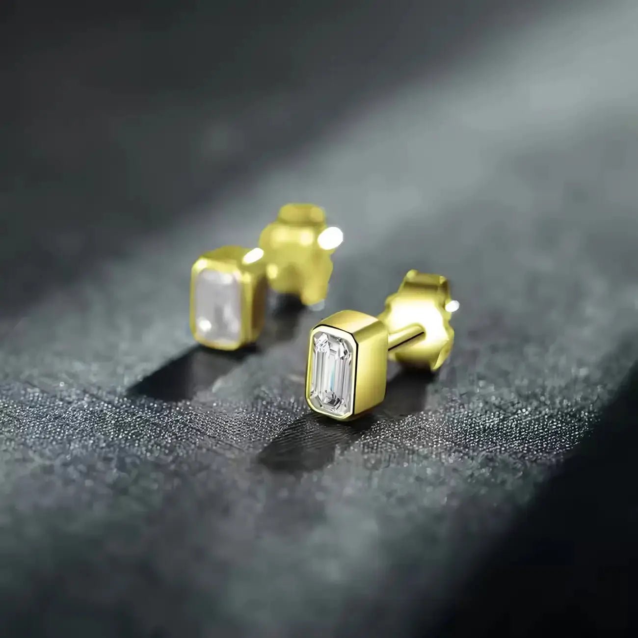 Малки обици на винт с диамантена визия Сребро 925 – by Crystal Pro Jewellery