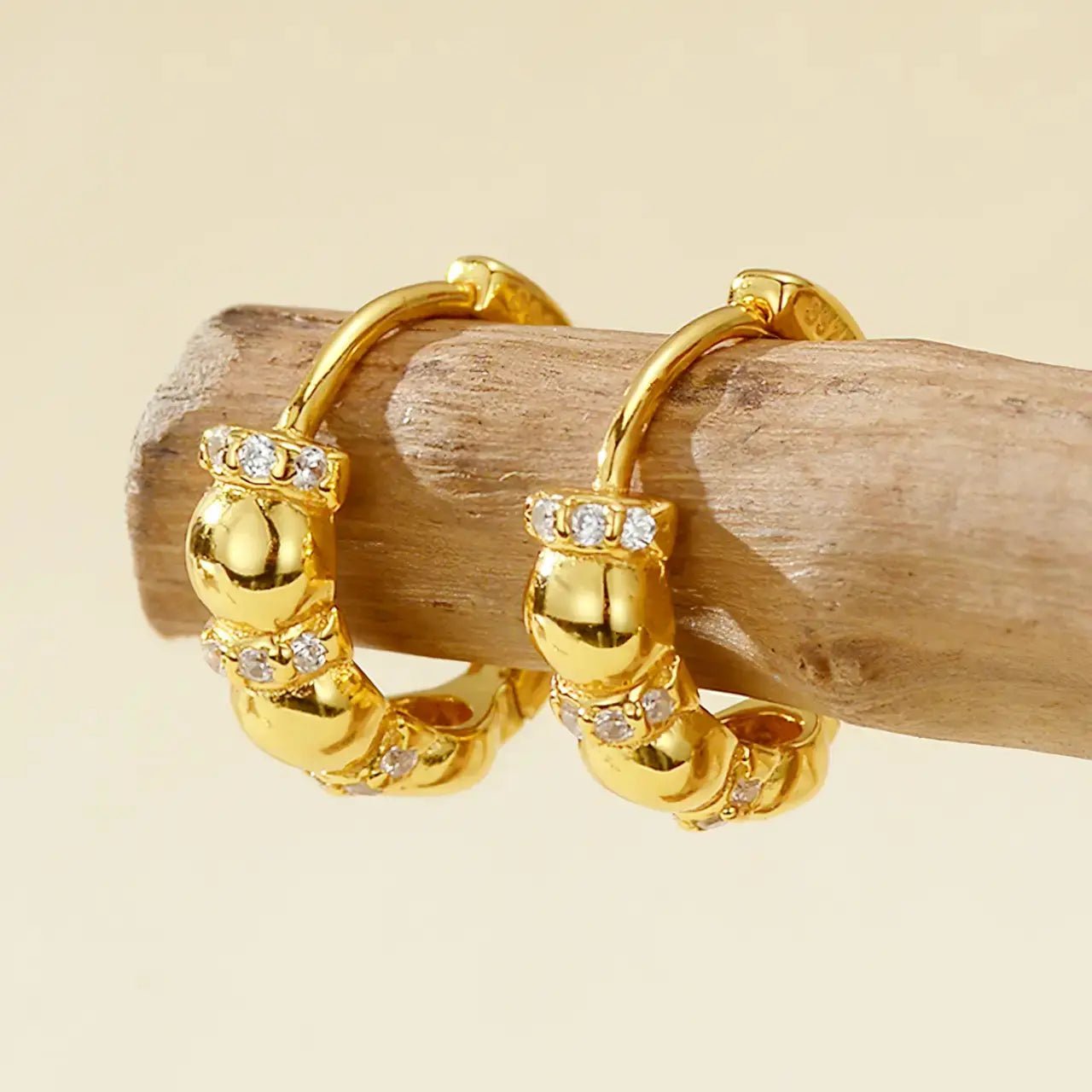 Малки Сребърни Обици Халки с цирконии 18К златно покритие Фина елегантност – by Crystal Pro Jewellery