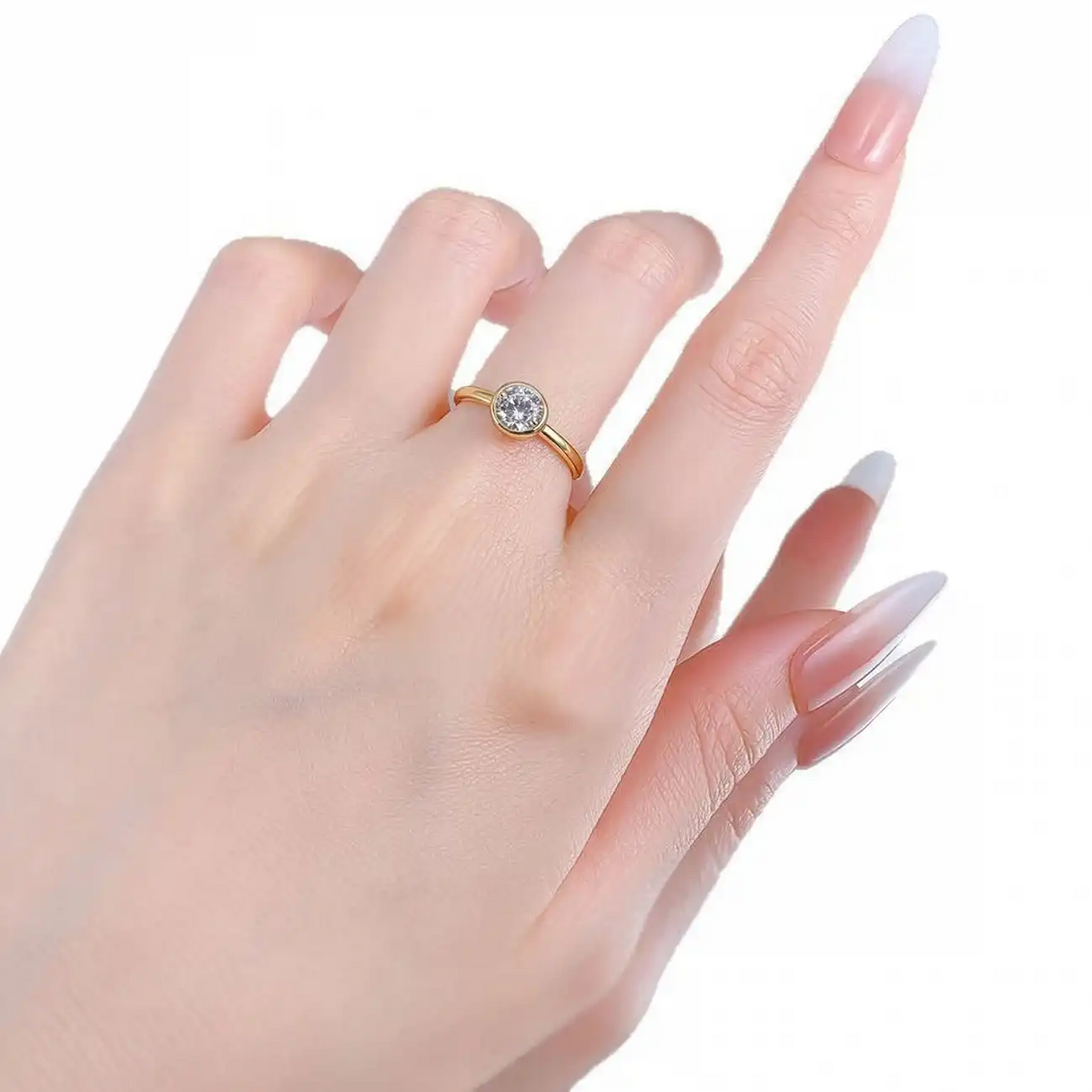Silver ring with zirconium
