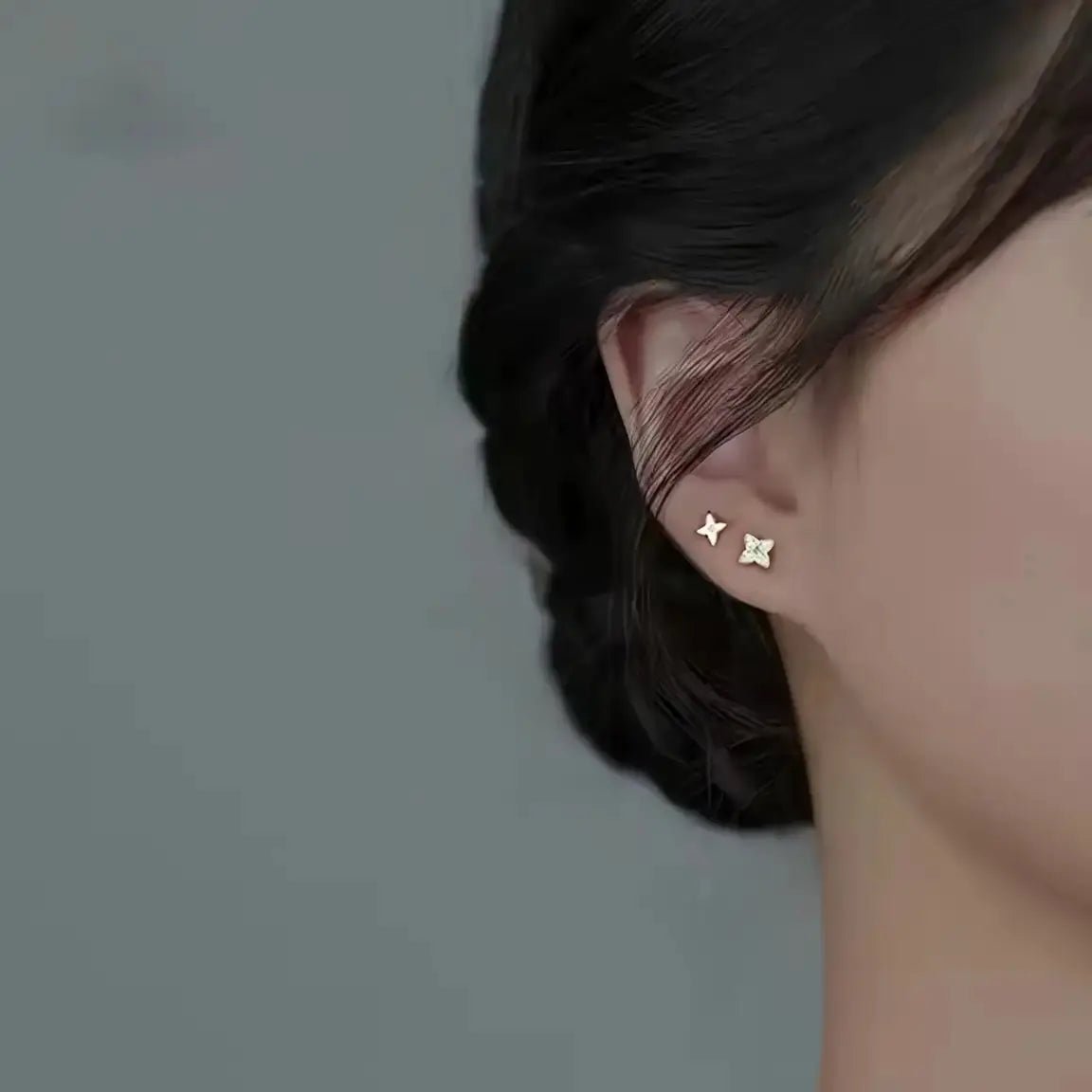 Модерни обици на винт Детелина асиметрични – by Crystal Pro Jewellery