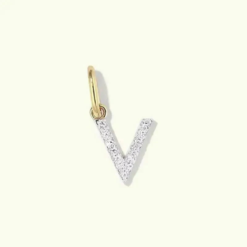 Персонализирано бижу Сребърна Буква със златно покритие – by Crystal Pro Jewellery
