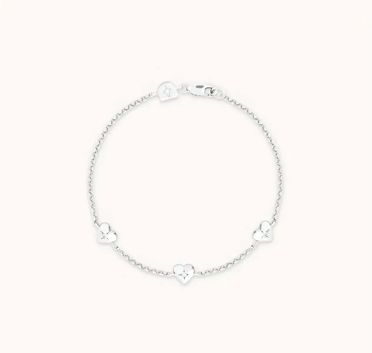 Позлатена сребърна гривна с малки сърца – by Crystal Pro Jewellery