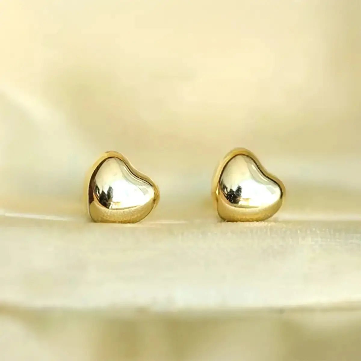 Позлатени мини обици на винт с форма на сърце Сребро 925 – by Crystal Pro Jewellery