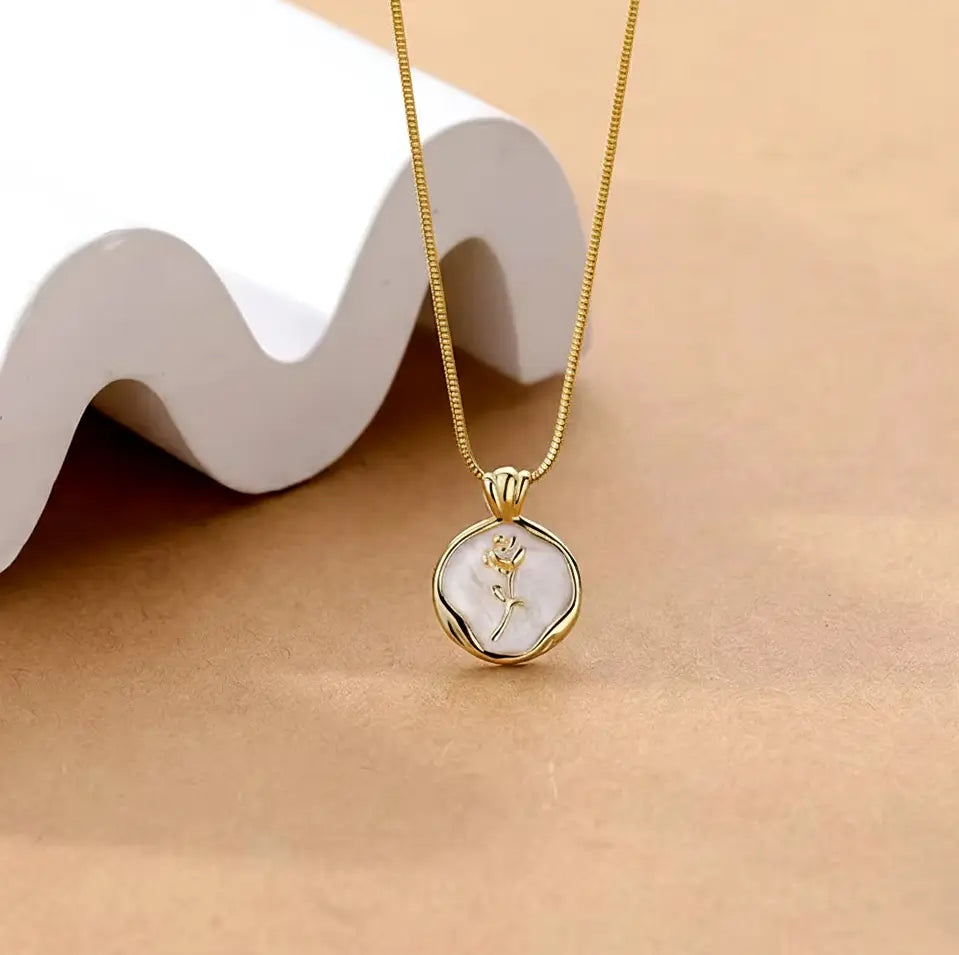 Позлатено сребърно колие с роза, винтидж стил