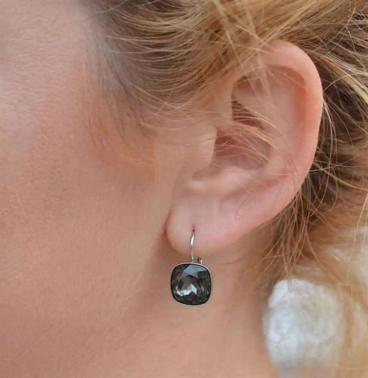 Quadro silver earrings with purple crystals