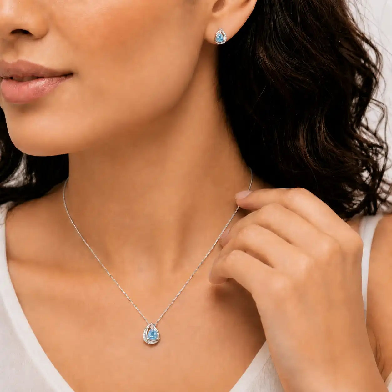Колие с нано камъни и циркони blue sky topaz