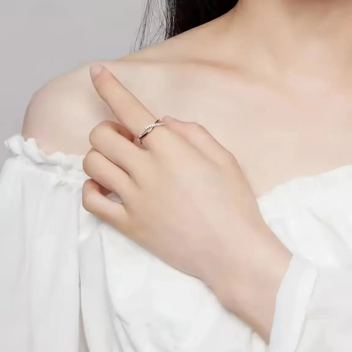 Сребърен пръстен Duo Tone с преплетени елегантни халки – by Crystal Pro Jewellery