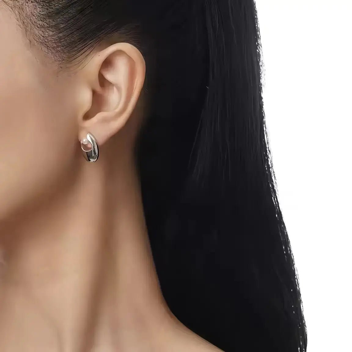 Сребърни обици с перли U - образен дизайн – by Crystal Pro Jewellery