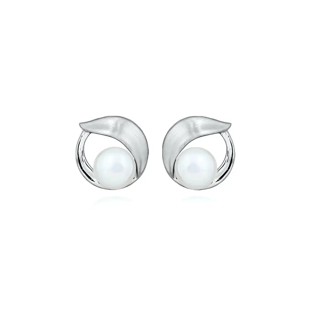 Сребърни обици с речни перли и фин сатенен блясък – by Crystal Pro Jewellery