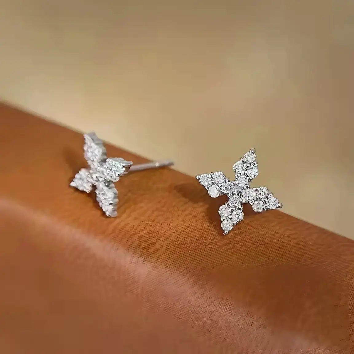 Сребърни обици с цирконии Четирилистна детелина – by Crystal Pro Jewellery