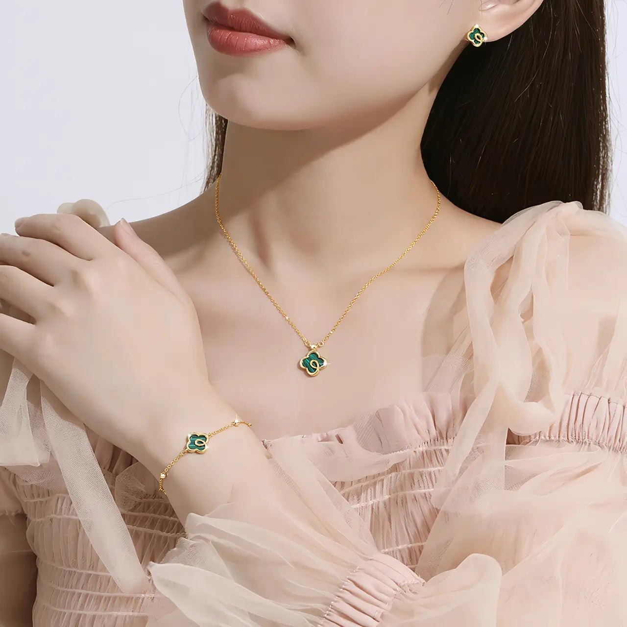 Сребърно колие с Детелина от седеф и 18К Златно покритие – by Crystal Pro Jewellery