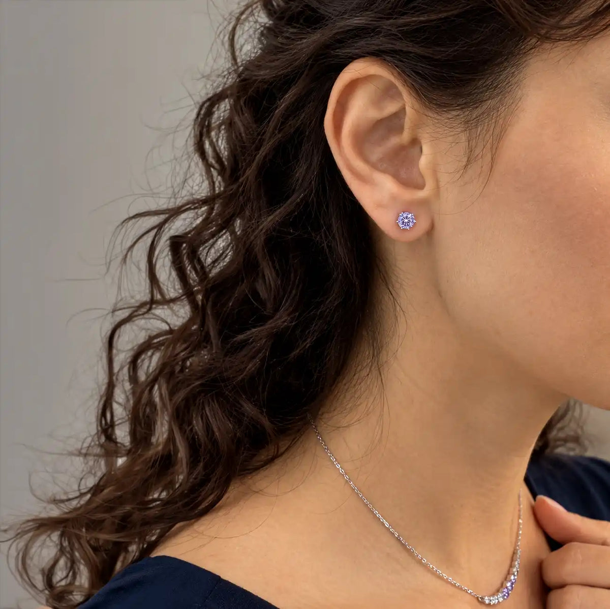 Сребърни обици на винт Iced Crushed Stones в цвят виолет