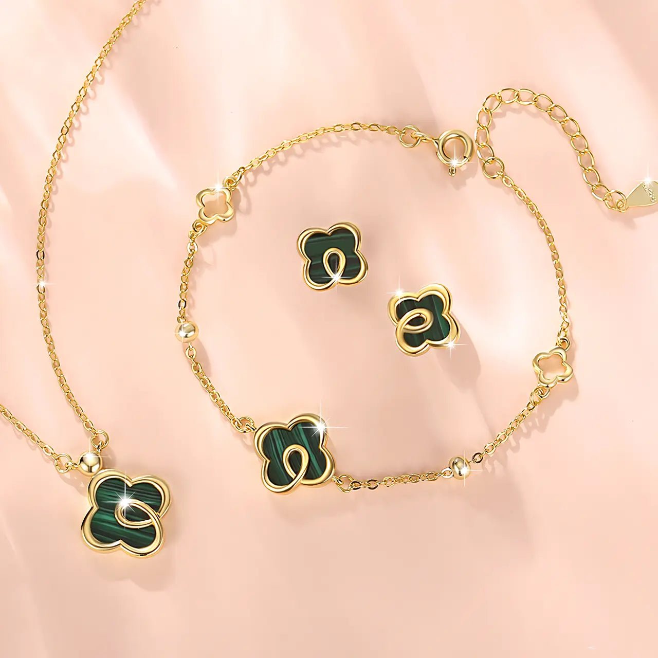 Дамска гривна със седеф Дизайн на четирилистна детелина – by Crystal Pro Jewellery