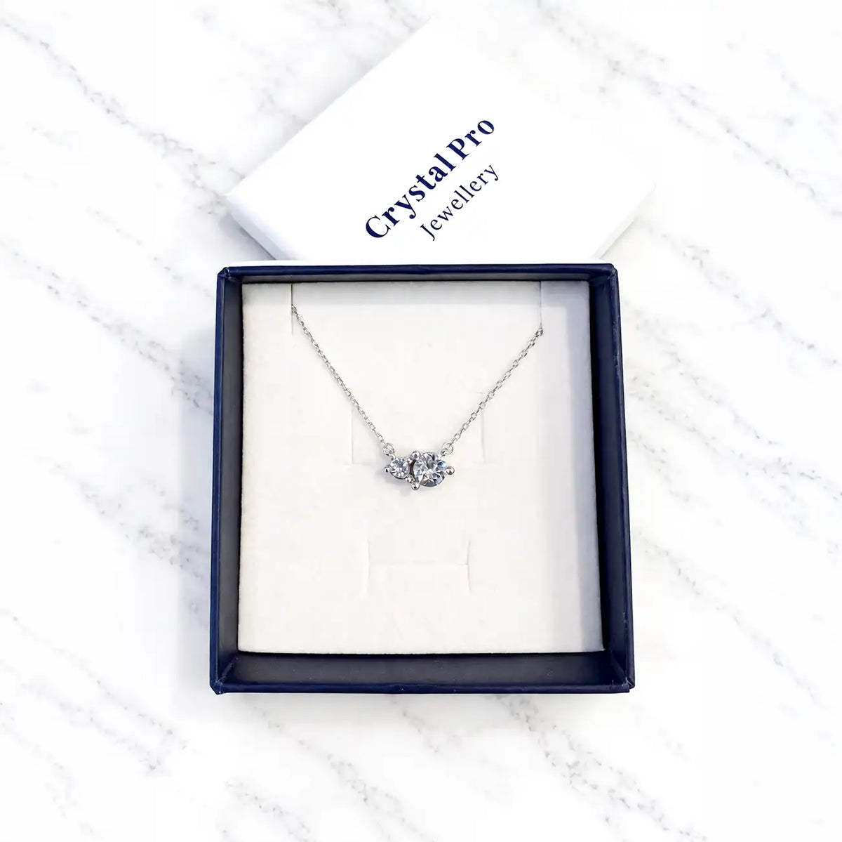 Колие Two Stones Glow Деликатен блясък, създадено с кристали Swarovski®