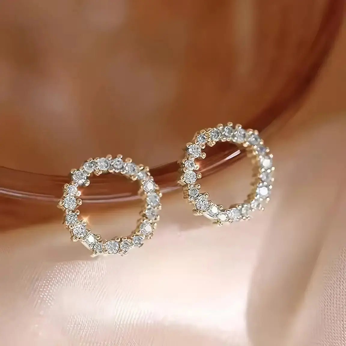 Кръгли обици на винт с цирконии, позлатени луксозен дизайн – by Crystal Pro Jewellery