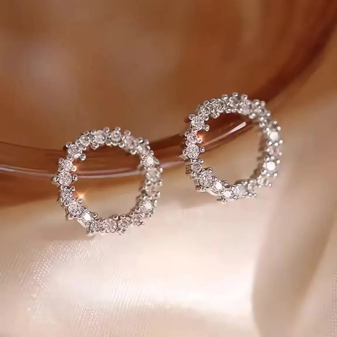 Кръгли обици на винт с цирконии, позлатени луксозен дизайн – by Crystal Pro Jewellery