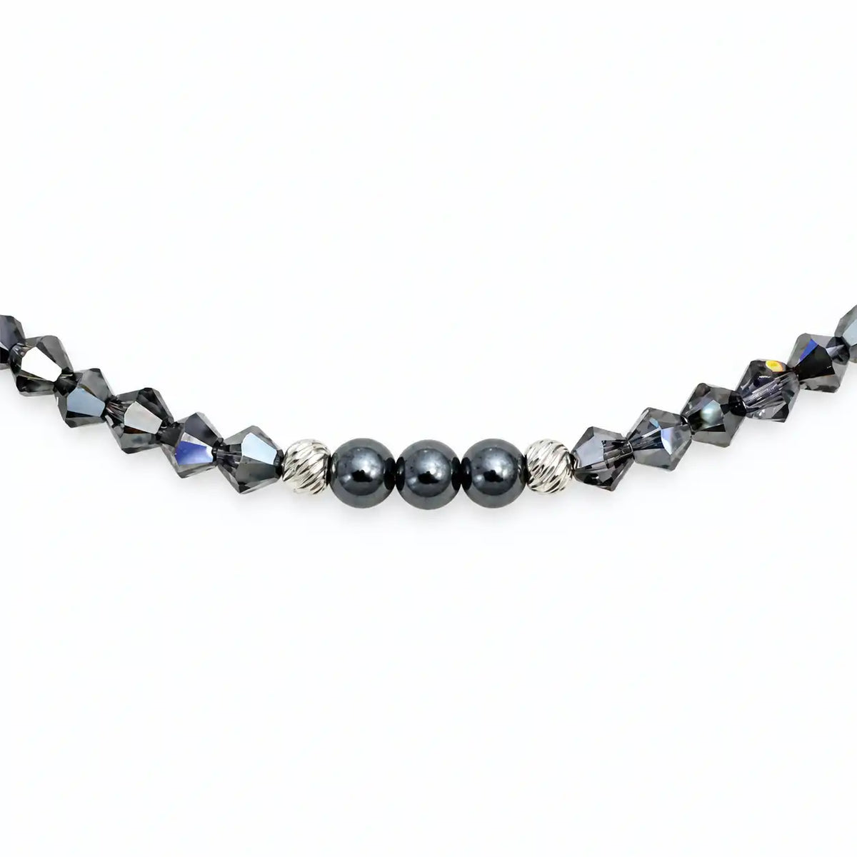 Classic necklace with pearls and crystals