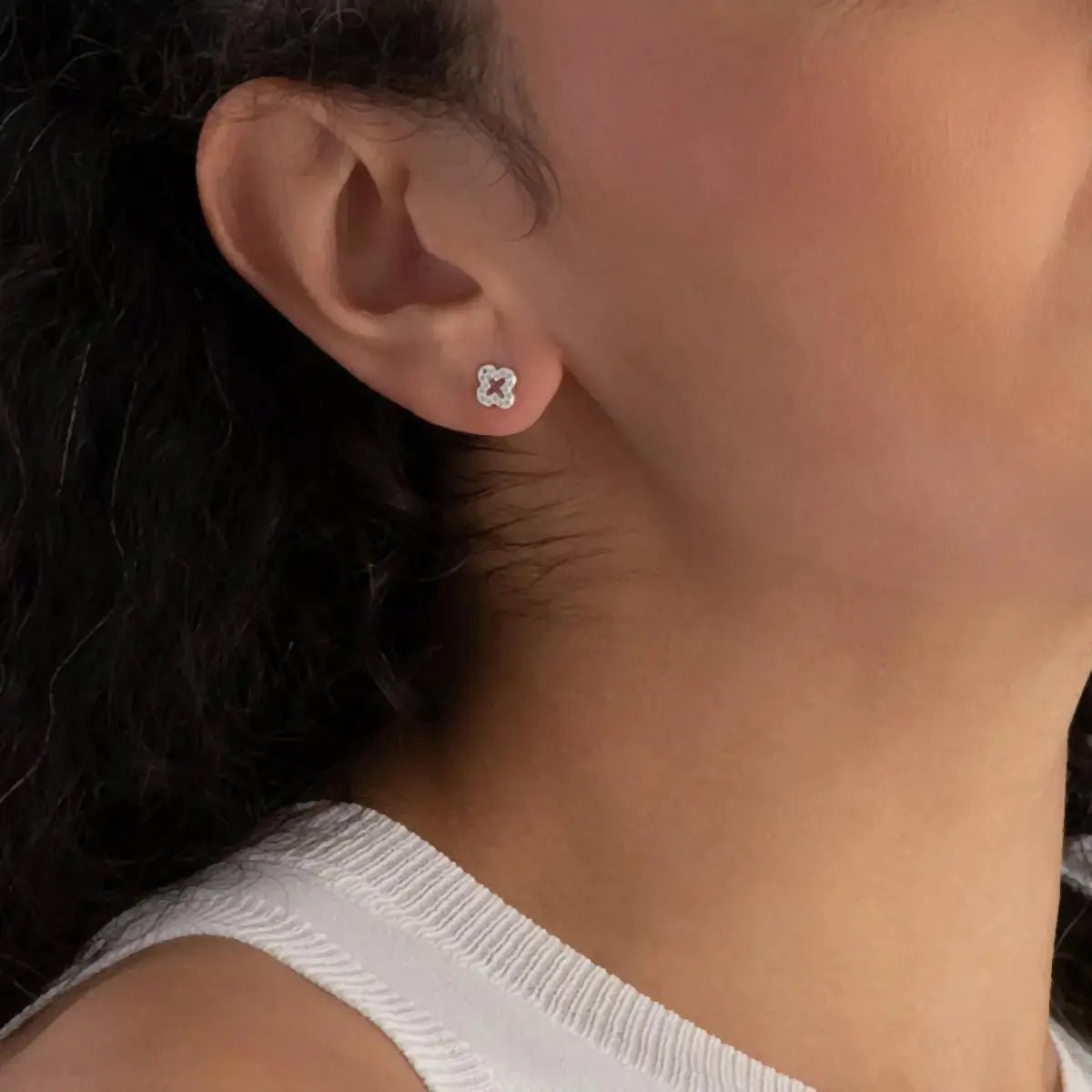 Малки Сребърни Обици Детелина с цирконии – by Crystal Pro Jewellery