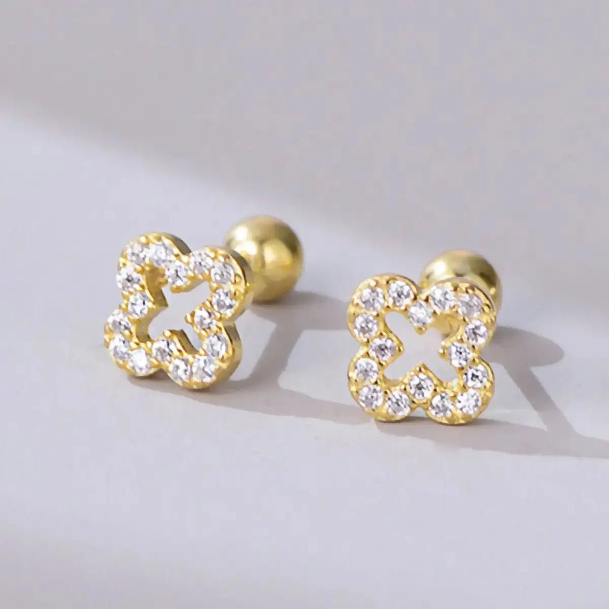 Малки Сребърни Обици Детелина с цирконии – by Crystal Pro Jewellery