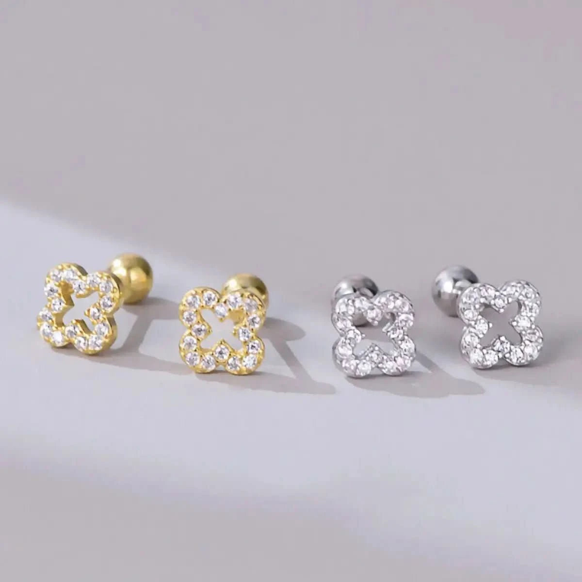 Малки Сребърни Обици Детелина с цирконии – by Crystal Pro Jewellery