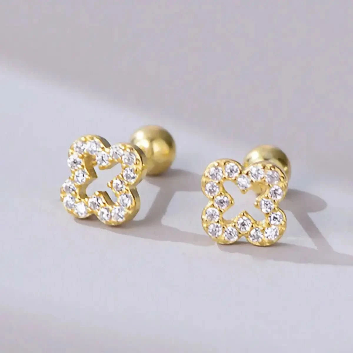 Малки Сребърни Обици Детелина с цирконии – by Crystal Pro Jewellery