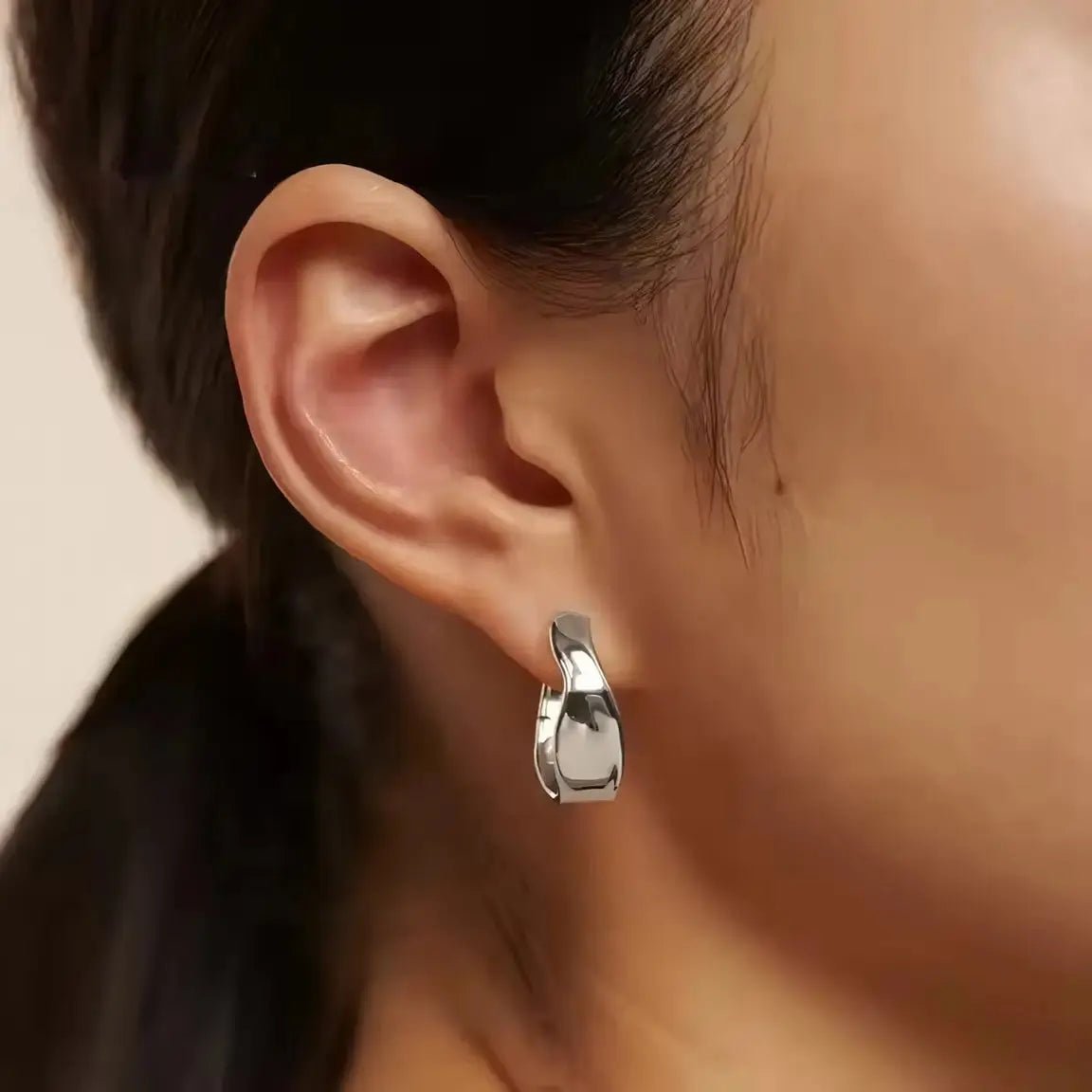 Обици Халки с вълнообразен дизайн позлатени – by Crystal Pro Jewellery