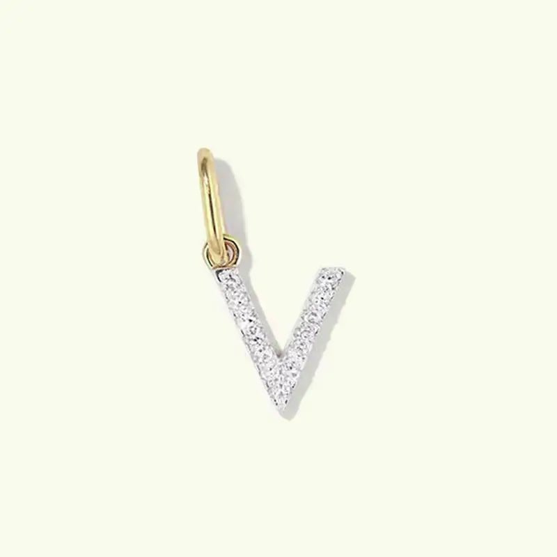 Персонализирано бижу Сребърна Буква със златно покритие – by Crystal Pro Jewellery