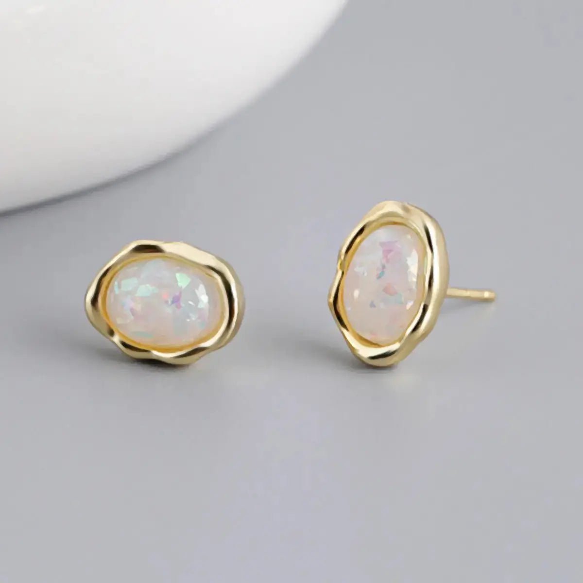 Сребърни oбици с бял опал 18K златно покритие Eлегантен дизайн – by Crystal Pro Jewellery